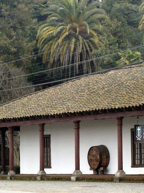 Una casa con un techo de tejas y un letrero que indica que es una villa cultural.