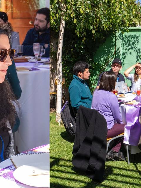 Un grupo de personas se está reuniendo al aire libre para compartir una comida y conversar en un ambiente agradable.