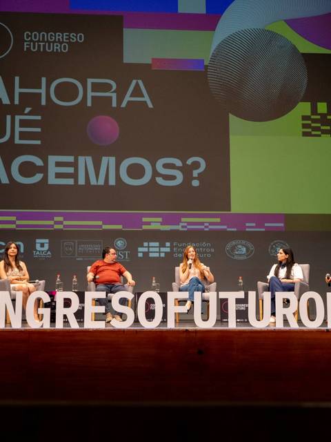 Mesa redonda en el Congreso Futuro Maule sobre cómo avanzar en el futuro.