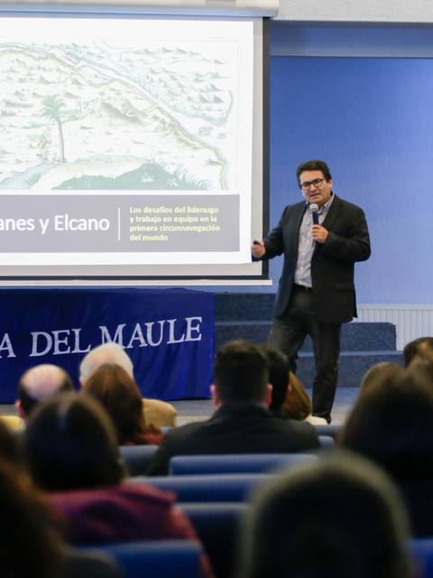 Una conferencia sobre Magallanes y Elcano en la Universidad Católica del Maule.