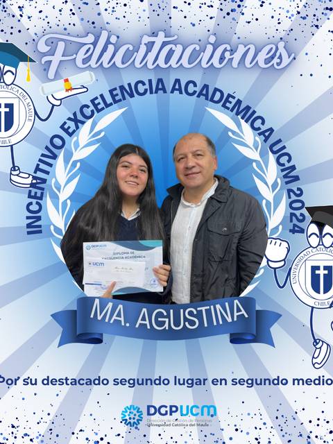 Una estudiante recibe un reconocimiento por su excelencia académica junto a un profesor.