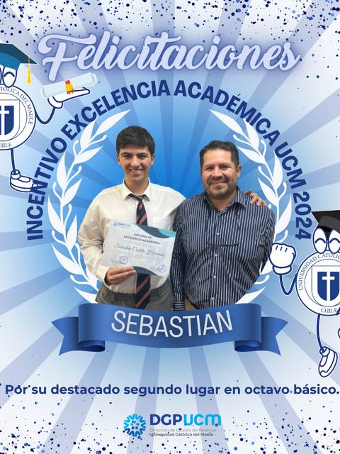 Un joven y un adulto celebran un reconocimiento académico con un diploma en un ambiente festivo.
