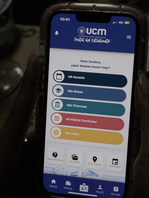 La imagen muestra la pantalla de inicio de una aplicación móvil de la Universidad Católica del Maule.