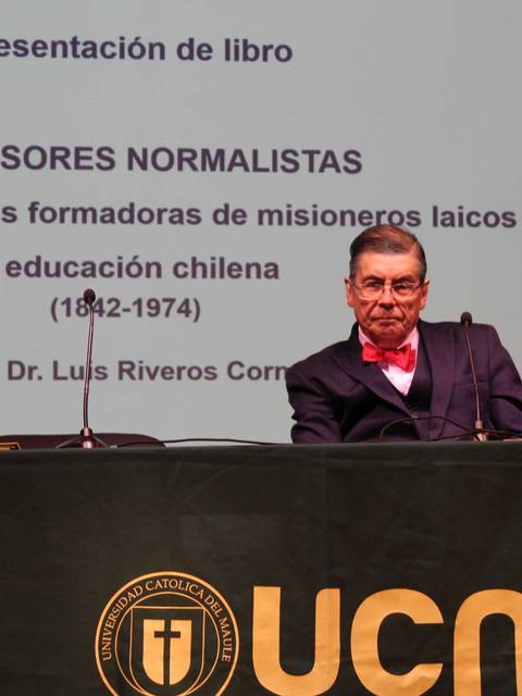 Una presentación de libro sobre la historia de la educación chilena.