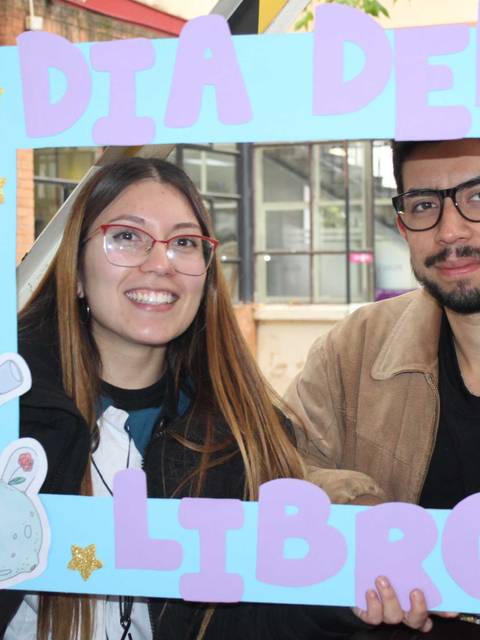 Celebración del Día del Libro en un ambiente festivo.