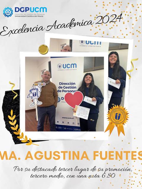 Una joven recibe un reconocimiento por su excelencia académica en la universidad.