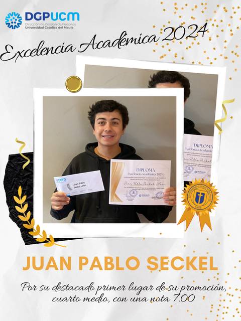 Un estudiante sonriente muestra su diploma de excelencia académica.