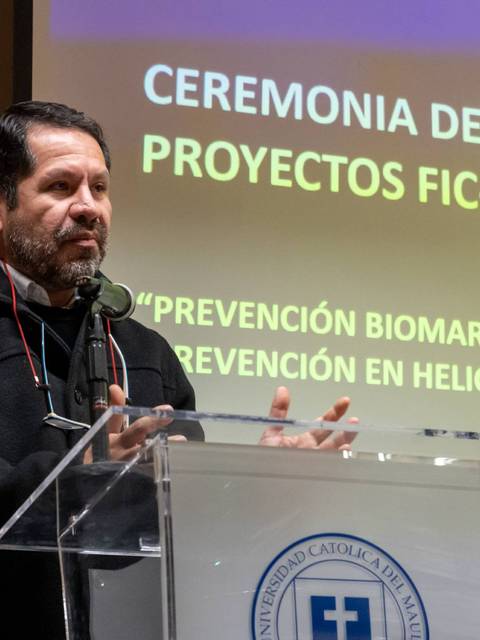 En la ceremonia de clausura de los proyectos FIC-R Maule, se exponen temas de prevención biomarcadores.