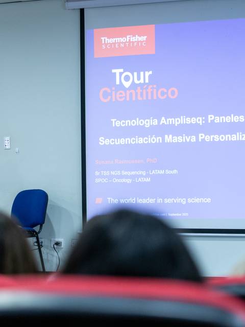 Una charla sobre tecnología de secuenciación masiva personalizada en un tour científico.