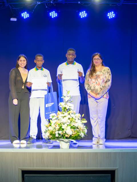 Ceremonia de premiación en el programa de español para migrantes en Talca.