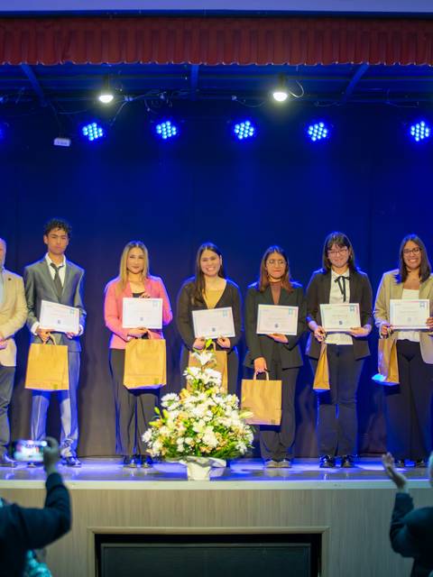 Celebración de graduación de un programa migrante en Chile.