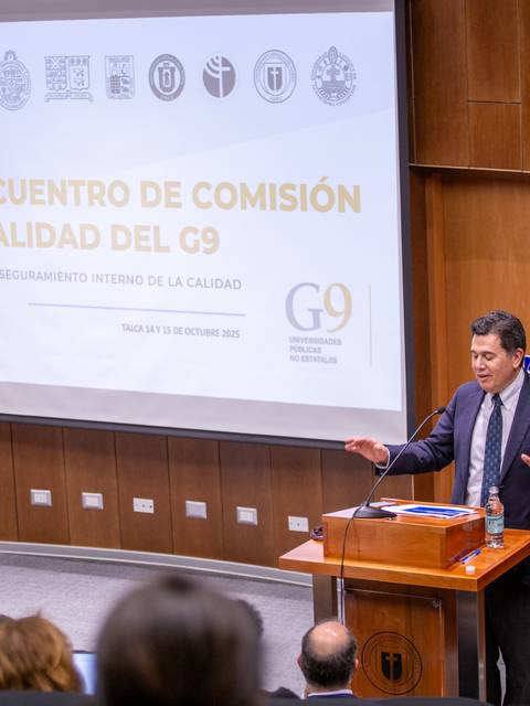 Un profesional presenta en el IV Encuentro de Comisión de Calidad del G9.