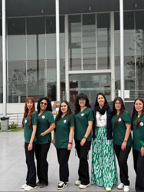 Natalia Villar y sus estudiantes, desde la Universidad Fenemina del Sagrado corazón (UNIFÉ), Perú