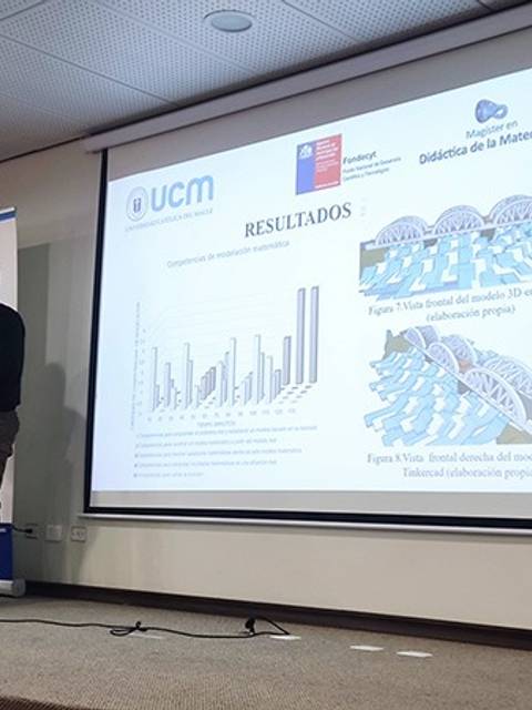 Un expreso presenta resultados en un seminario en Chile.