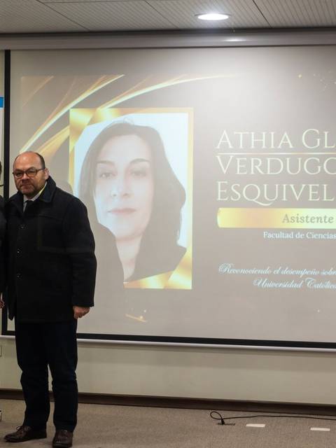 Ceremonia de reconocimiento a Athia Gloria Verdugo Esquivel por su labor en la Universidad Católica del Maule.