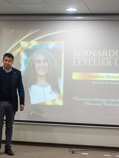 En el evento, se presenta a Bernadita Letelier Urzúa como Analista Remuneraciones de la Universidad Central.