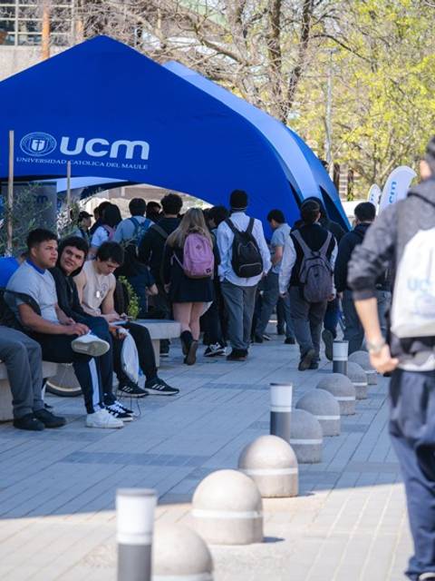 Estudiantes PACE en EXPO UCM