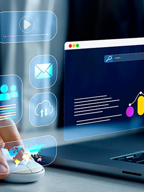 Un compadre usando la computadora con gráficos y datos digitales.