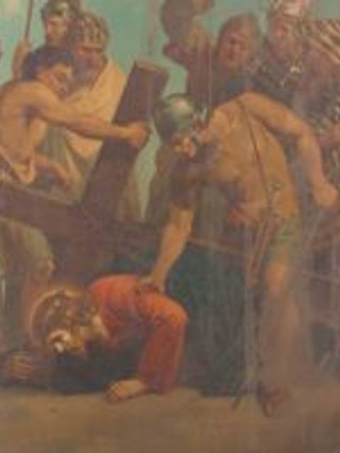 Una representación dramática de la Pasión de Cristo en la que diferentes figuras se agrupan alrededor de Jesús cargando su cruz.