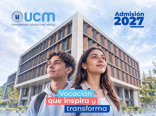 Estudiantes de la Universidad Católica del Maule miran al futuro en un entorno académico inspirador.