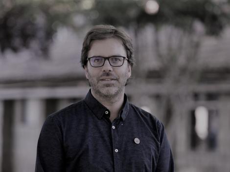 Dr. Julien Vanhullst.jpeg