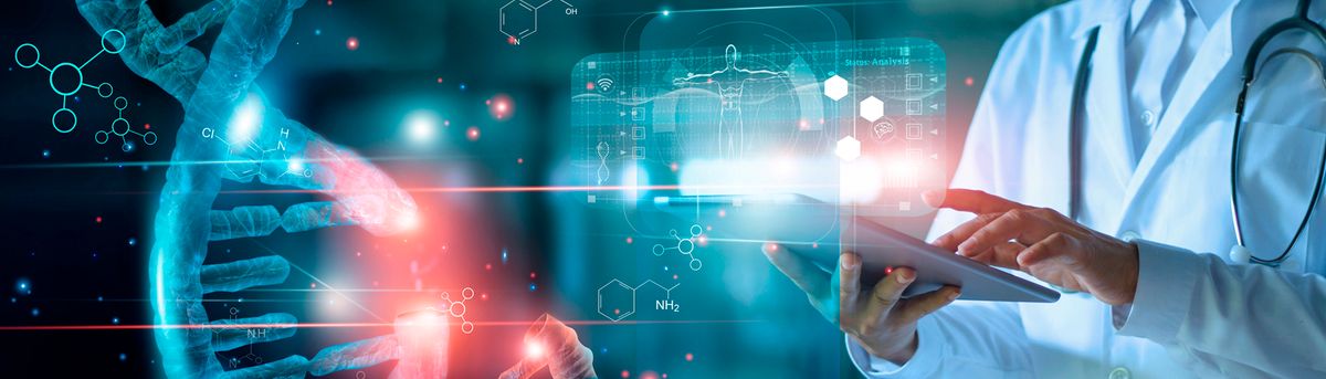Un médico analiza datos científicos en una tablet mientras un modelo de ADN es visible en el fondo.