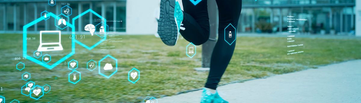Una persona corre mientras se visualizan iconos tecnológicos a su alrededor.