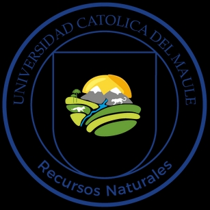 Escudo de la Universidad Católica del Maule que resalta la conexión con la naturaleza.