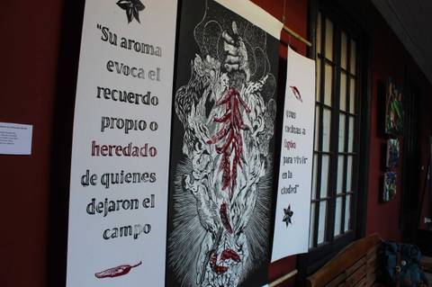 Una exposición artística que resalta el vínculo entre el campo y la ciudad a través de sus mensajes visuales.