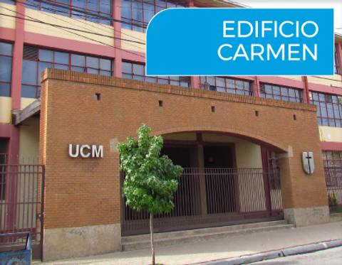 Edificio Carmen de la UCM en un día soleado.