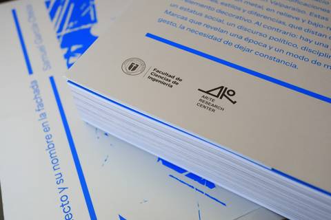 Un libro presentado por la Facultad de Ingeniería, destacando su diseño y contenido artístico.