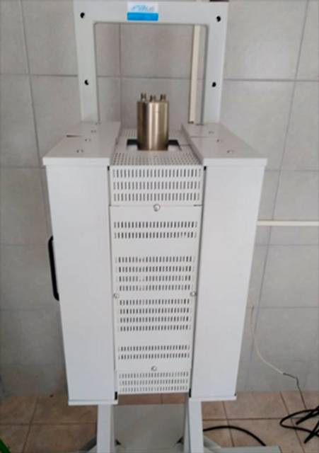 Es un equipo de laboratorio utilizado para medir la resistencia de materiales.