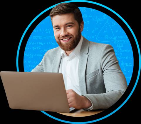 Un hombre sonriente está trabajando en una computadora portátil con un fondo azul lleno de ecuaciones matemáticas.