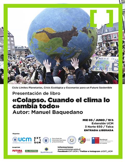 Un grupo de personas sostiene un globo terráqueo en una manifestación por el cambio climático y la presentación de un libro.