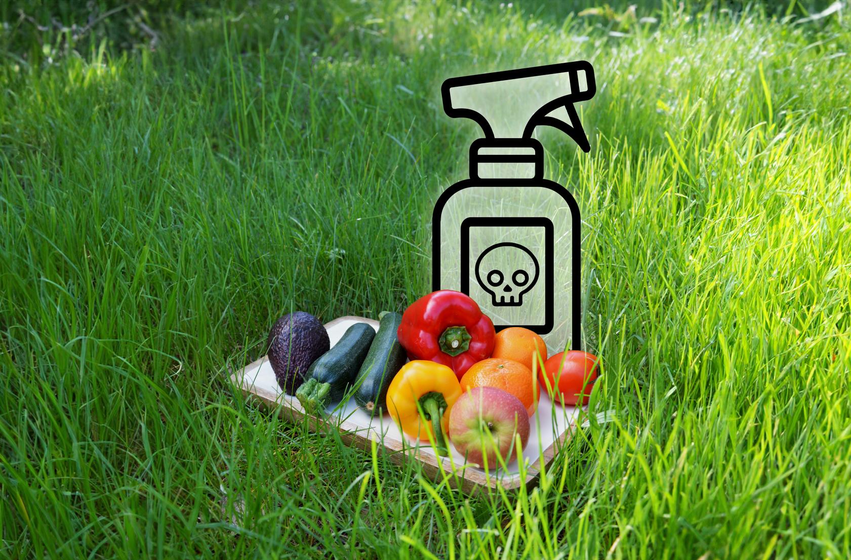 Una mezcla de verduras frescas junto a un spray que sugiere peligro.