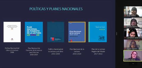 La imagen presenta una serie de libros y documentos relacionados con políticas y planes nacionales de fomento a la lectura en Chile.