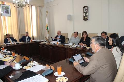 autoridades-ucm-presentan-ante-concejo-municipal-de-curico-el-proyecto-de-un-nuevo-campus-en-la-zona.jpeg