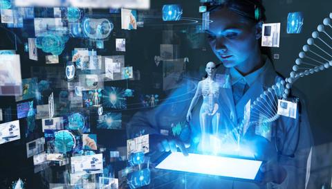 Una científica interactuando con hologramas de imágenes y datos sobre anatomía y tecnología avanzada.