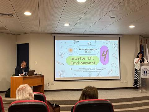 Una presentación sobre herramientas neuropedagógicas en un entorno de aprendizaje de inglés como lengua extranjera.