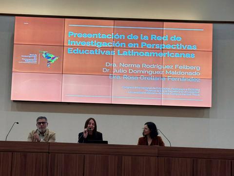 Presentación de un panel de discusión sobre una red de investigación educativa en Latinoamérica.