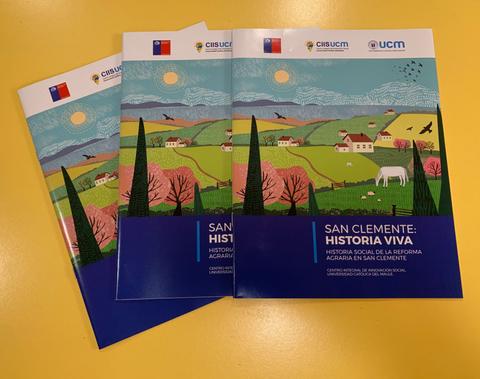 Tres folletos titulados 'San Clemente: Historia Viva' que presentan un diseño colorido con paisajes y elementos rurales.