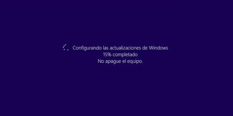 Pantalla de actualización de Windows en progreso.