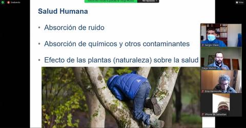 Una presentación sobre la salud humana con un niño subido a un árbol.