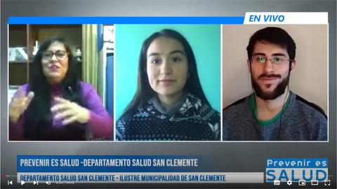 Tres personas participan en una videoconferencia sobre salud pública.