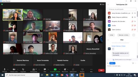 Una reunión virtual en Zoom con varios participantes visibles en la pantalla.