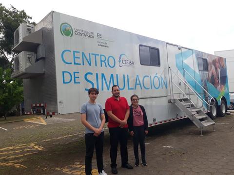 El Centro de Simulación de la Universidad de Costa Rica presenta un camión equipado para prácticas educativas.