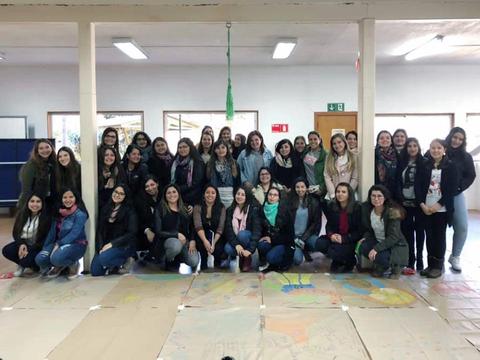 ex-alumnas-de-educacion-parvularia-participaron-en-seminario-de-arte.jpeg