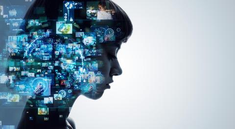 La imagen muestra el perfil de una persona con un fondo de pantallas llenas de información digital.