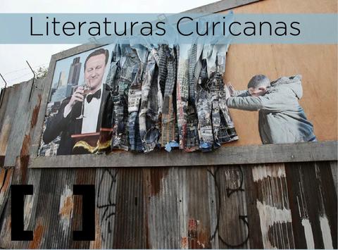 Una mural que presenta diferentes elementos artísticos en un entorno urbano.