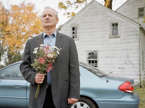 galardonada-pelicula-broken-flowers-se-presenta-en-los-martes-de-cine-de-ext-ucm.jpeg